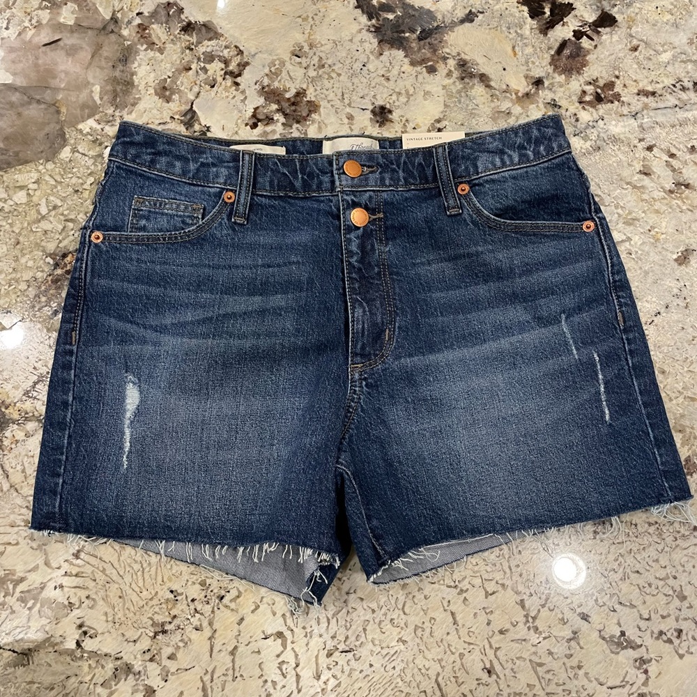 Universal threads vintage midi vintage stretch jean shorts. Denim. Never worn.